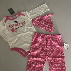 N.W.T: Baby girl 6-9mo onesie, pant & hat set